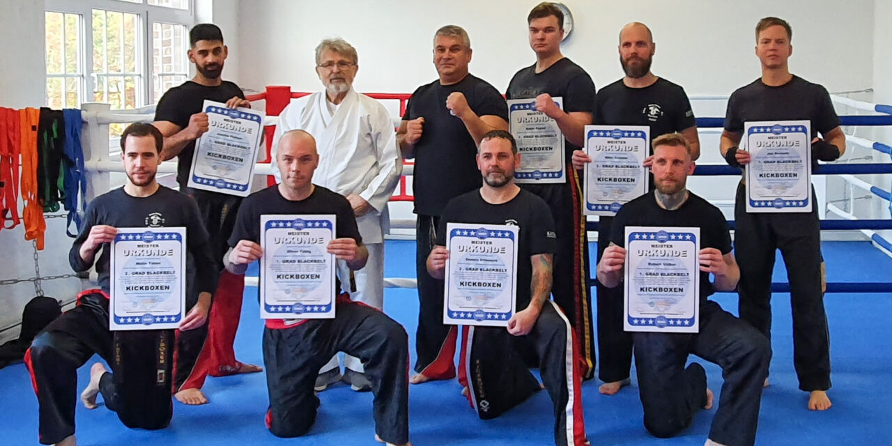 Kickbox-Meistergradprüfung mit dem Trainerteam